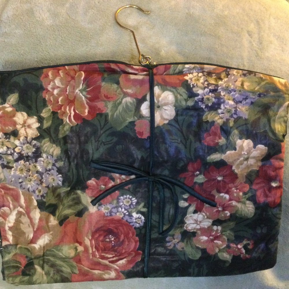 Floral Makeup Travel Bag lightweight 4 Compartments 3 Zipper 1 Snap Vintage
